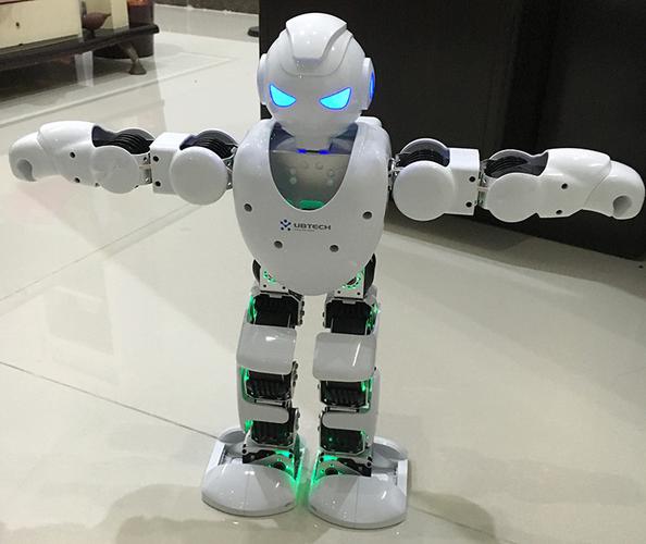 公 司产品涵盖餐饮服务机器人,迎宾活动机器人,人形表演机器人,变形