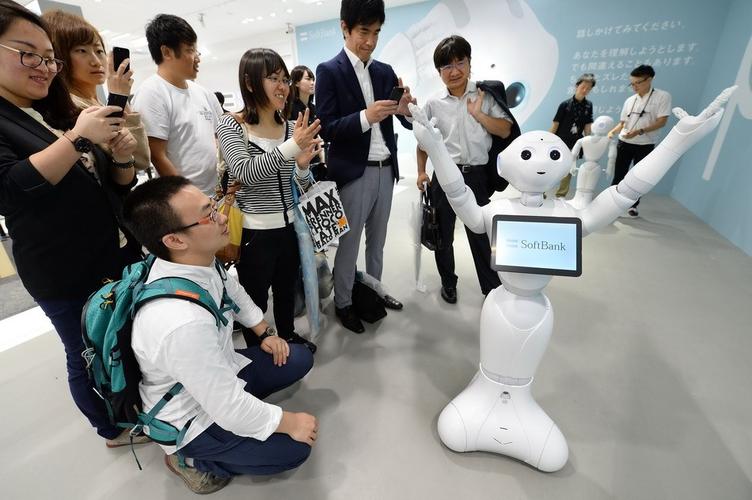 软银人形机器人欲销往国外 由中国工厂制造